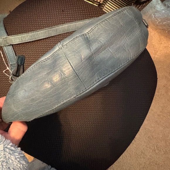 Vilenca Holland Woven Flap Crossbody Bag in lightweight leather light blue - Picture 5 of 7